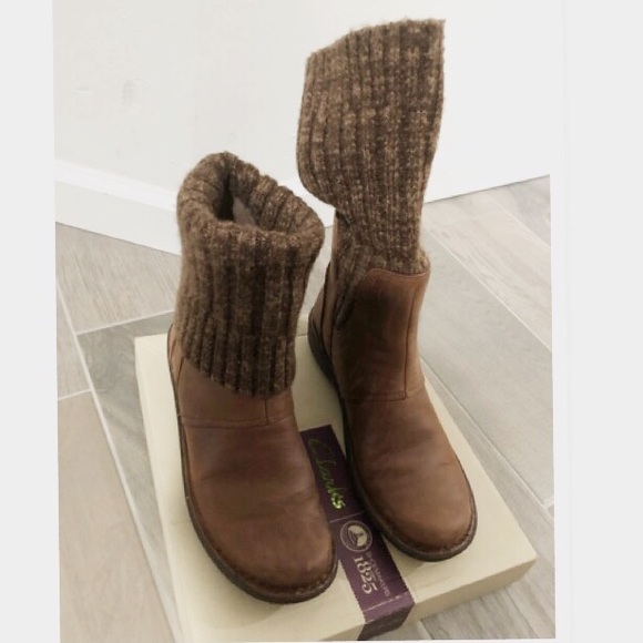 LIKE NEW! CLARKS ARTISAN AVINGTON ANKLE BOOTS SZ 9 - Picture 6 of 8